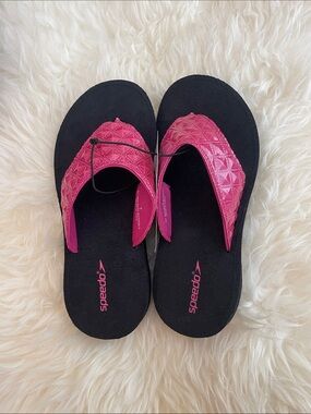 NWT Speedo Women's Quilted Fuchsia Thong Sandals Size 7